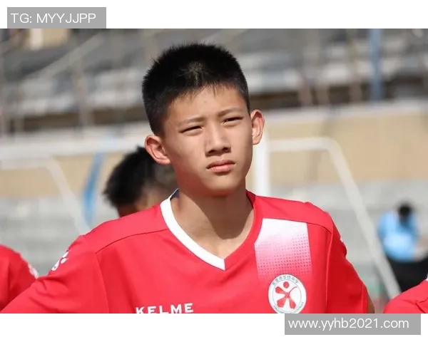 十岁少年足球天才崭露头角 踢出未来足坛新希望